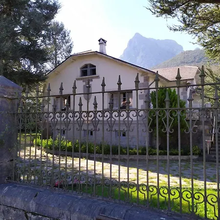 Casa Con Bosque En Cantabria Holiday home *